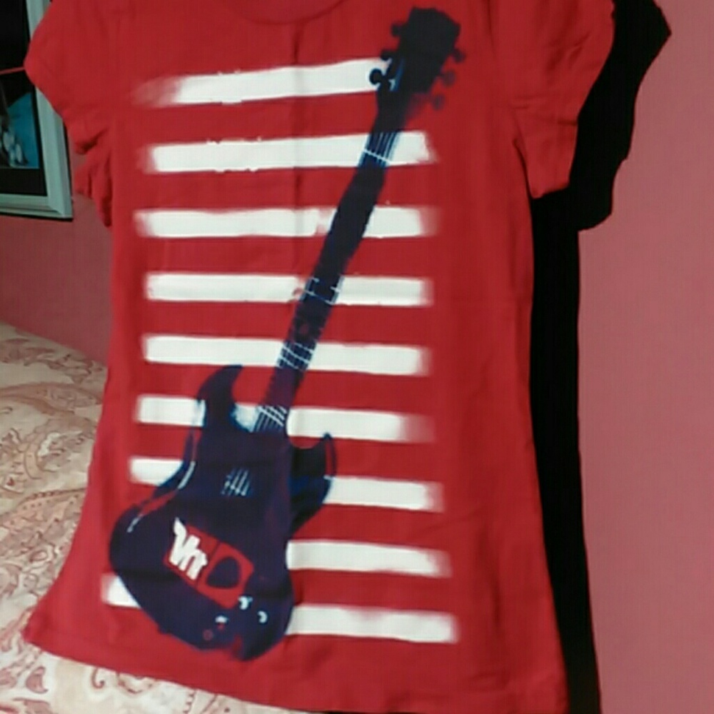 A VH1 T-shirt